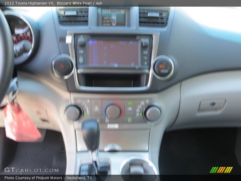 Blizzard White Pearl / Ash 2013 Toyota Highlander V6