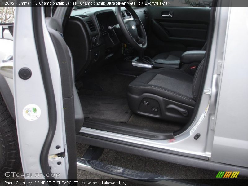 Championship Ultra Silver Metallic / Ebony/Pewter 2009 Hummer H3 Championship Series