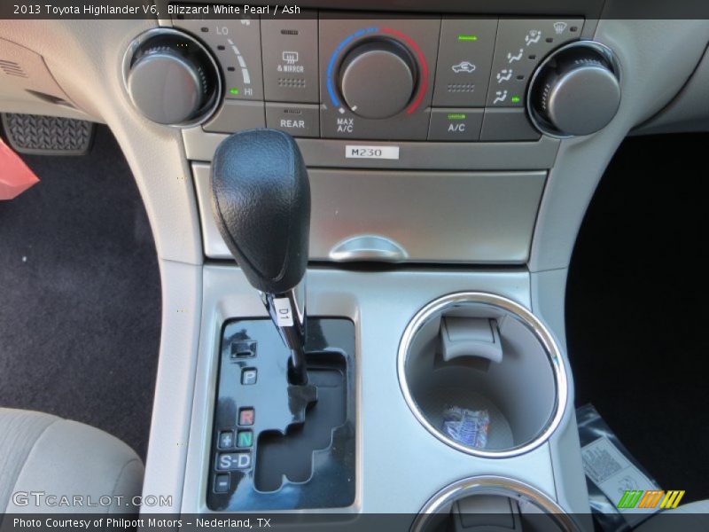 Blizzard White Pearl / Ash 2013 Toyota Highlander V6