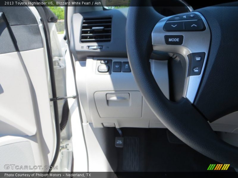 Blizzard White Pearl / Ash 2013 Toyota Highlander V6