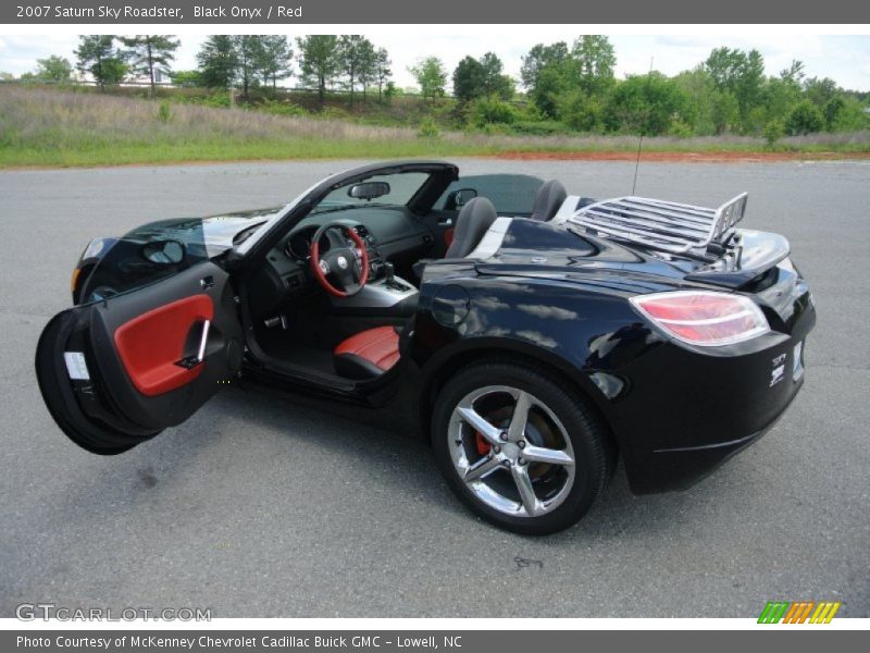 Black Onyx / Red 2007 Saturn Sky Roadster