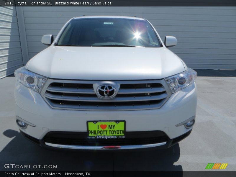 Blizzard White Pearl / Sand Beige 2013 Toyota Highlander SE