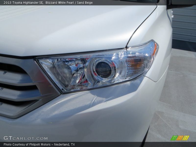Blizzard White Pearl / Sand Beige 2013 Toyota Highlander SE