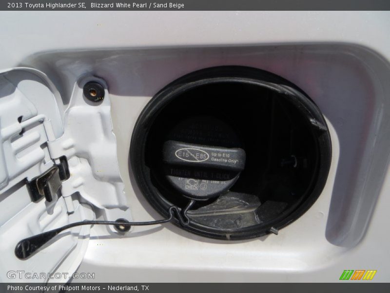 Blizzard White Pearl / Sand Beige 2013 Toyota Highlander SE