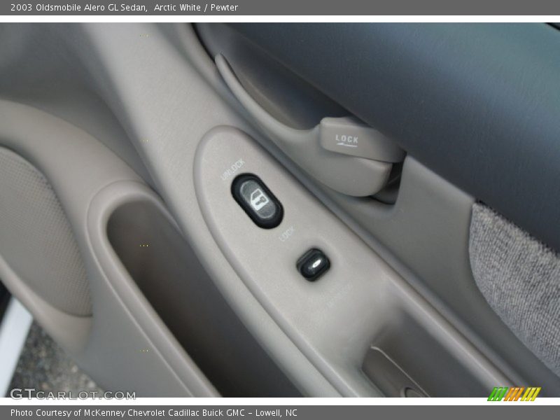 Arctic White / Pewter 2003 Oldsmobile Alero GL Sedan