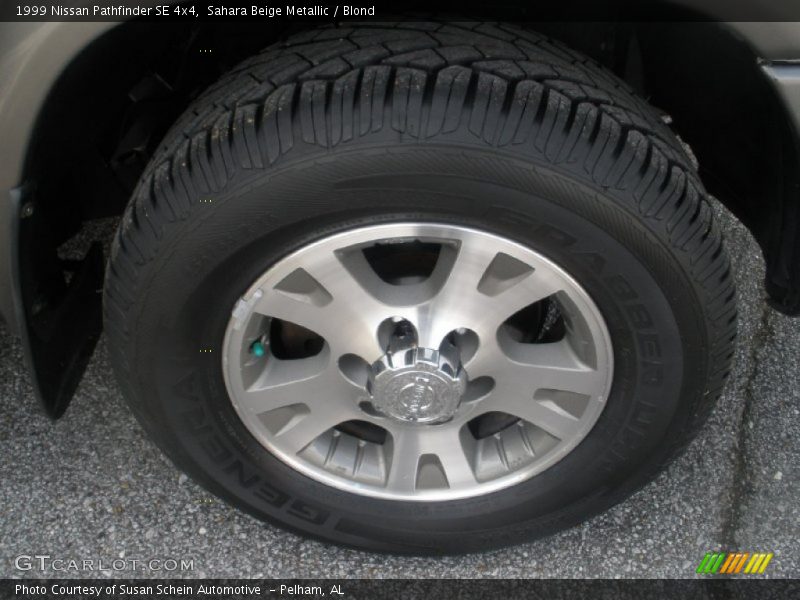 Sahara Beige Metallic / Blond 1999 Nissan Pathfinder SE 4x4