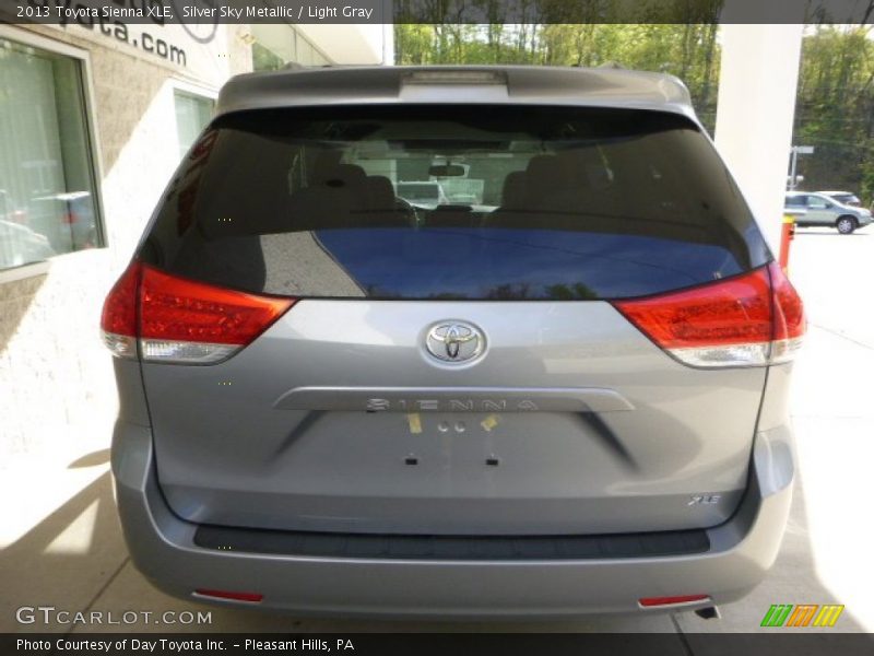 Silver Sky Metallic / Light Gray 2013 Toyota Sienna XLE