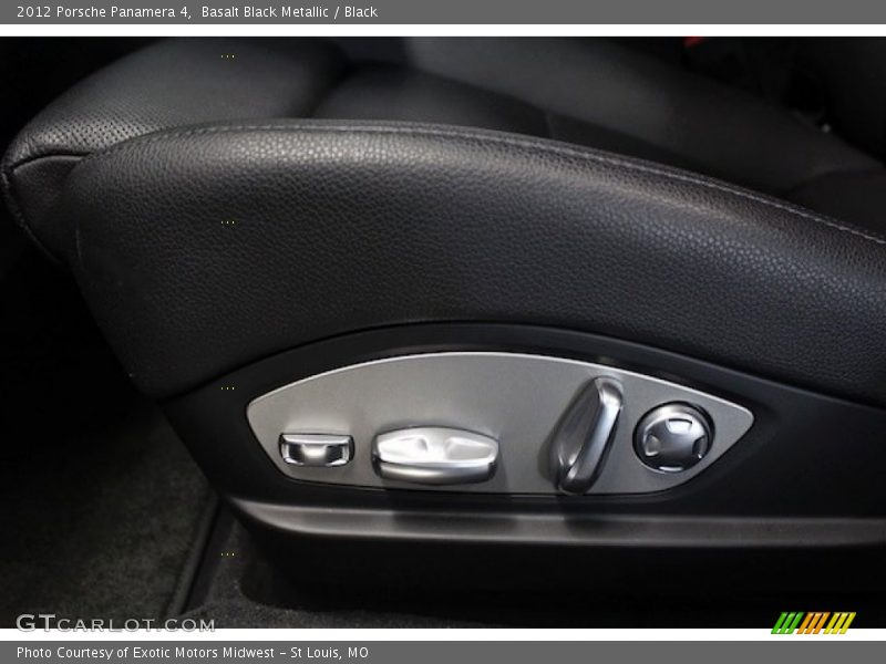 Controls of 2012 Panamera 4