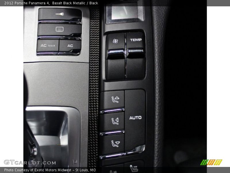 Controls of 2012 Panamera 4