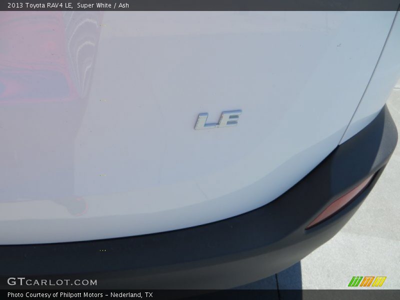 Super White / Ash 2013 Toyota RAV4 LE