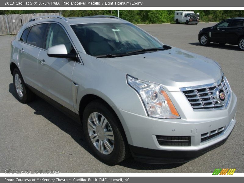 Front 3/4 View of 2013 SRX Luxury FWD