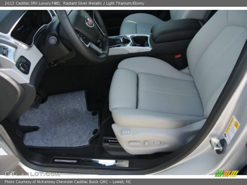  2013 SRX Luxury FWD Light Titanium/Ebony Interior