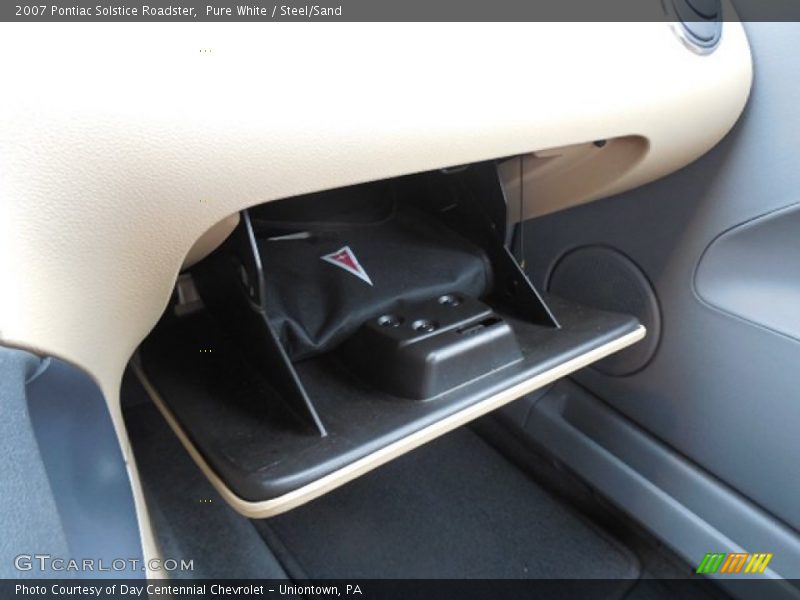 Pure White / Steel/Sand 2007 Pontiac Solstice Roadster