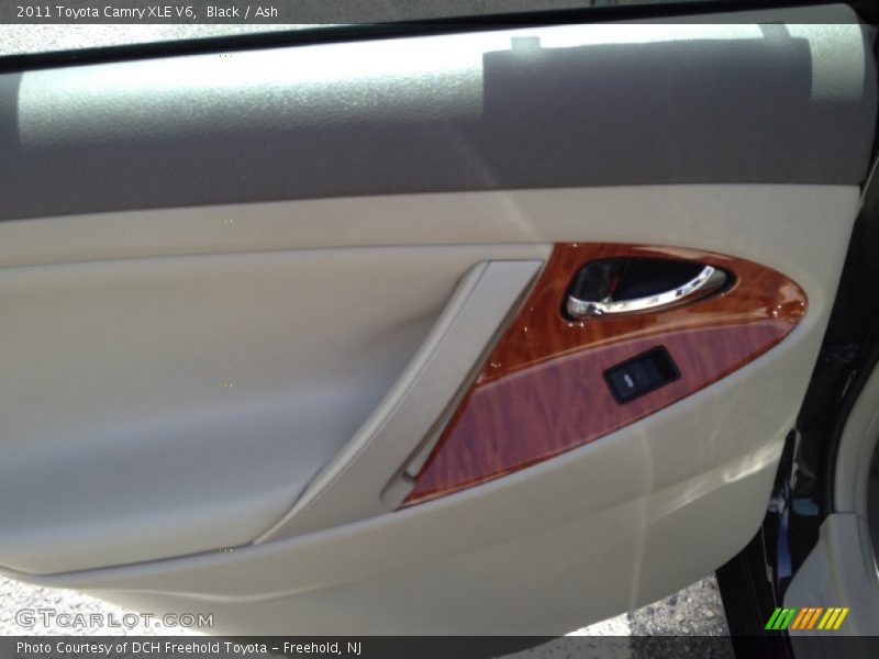 Black / Ash 2011 Toyota Camry XLE V6