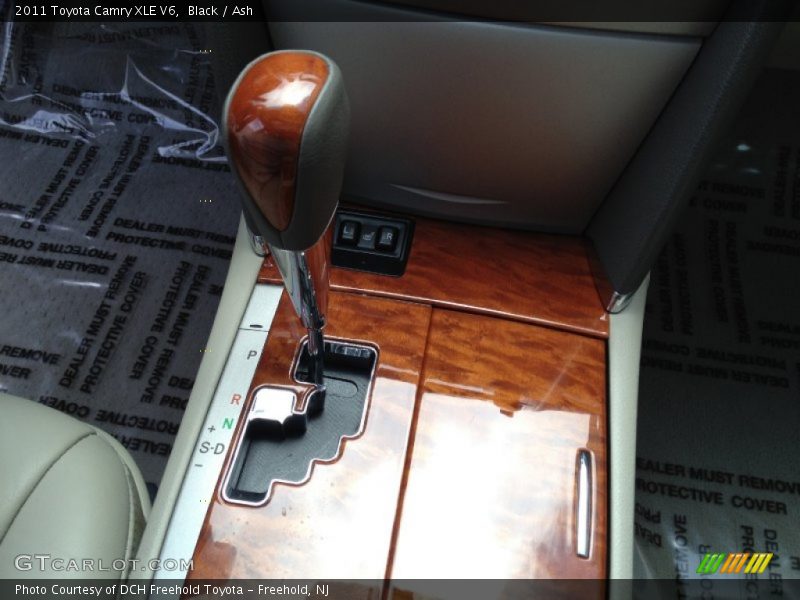 Black / Ash 2011 Toyota Camry XLE V6
