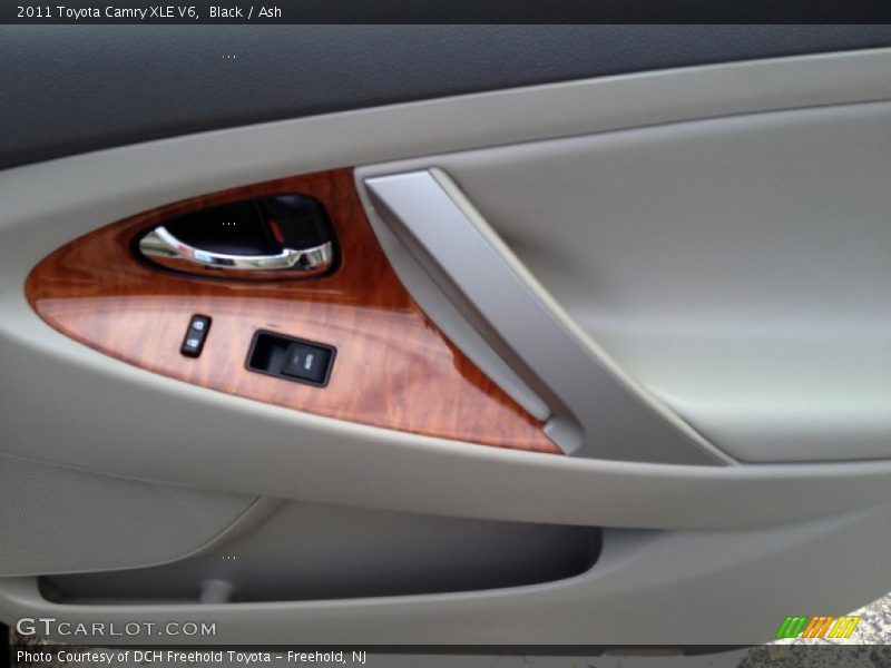 Black / Ash 2011 Toyota Camry XLE V6