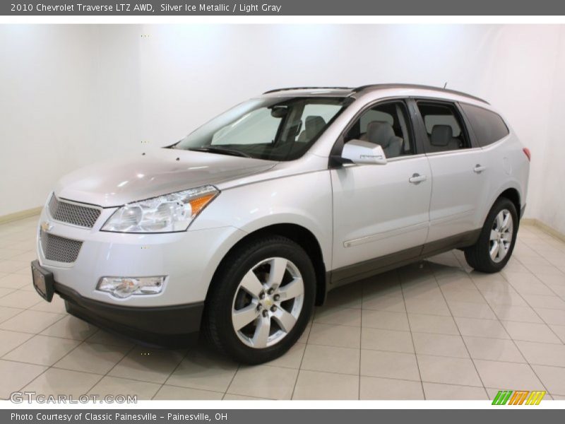 Front 3/4 View of 2010 Traverse LTZ AWD