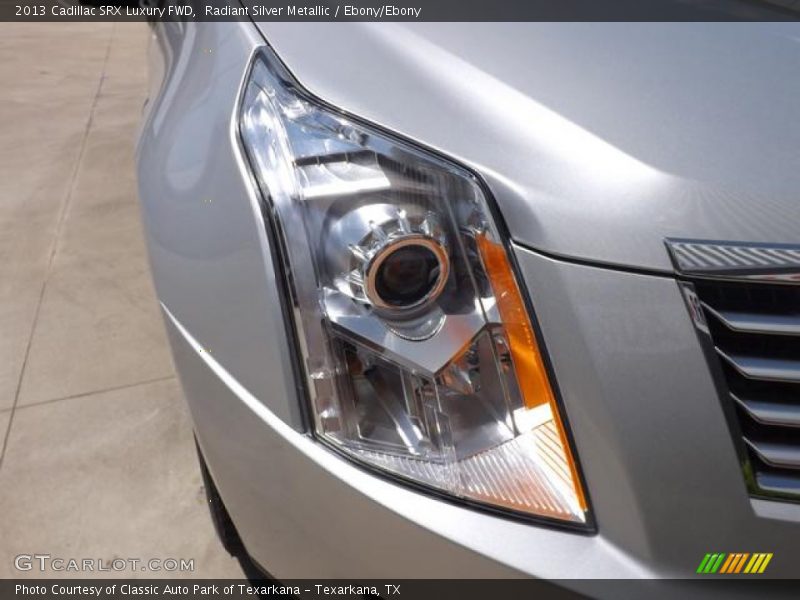 Radiant Silver Metallic / Ebony/Ebony 2013 Cadillac SRX Luxury FWD