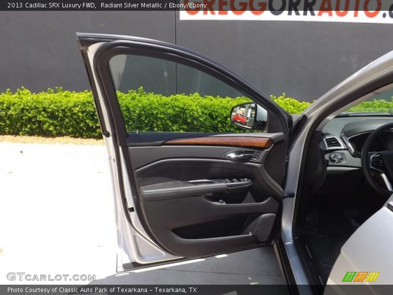 Radiant Silver Metallic / Ebony/Ebony 2013 Cadillac SRX Luxury FWD