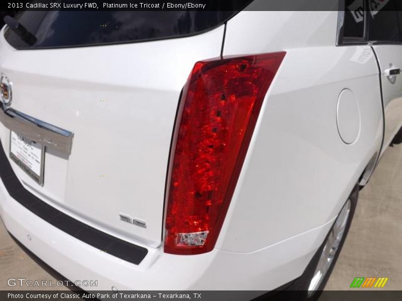 Platinum Ice Tricoat / Ebony/Ebony 2013 Cadillac SRX Luxury FWD