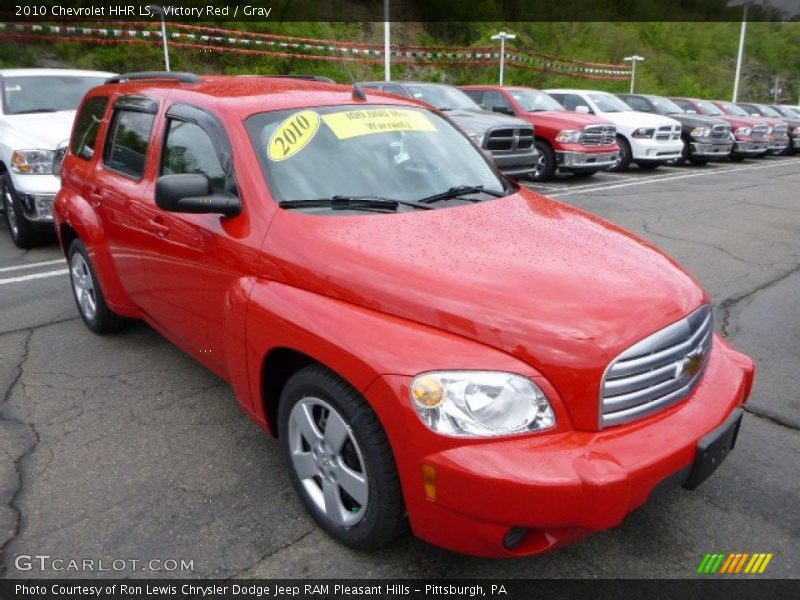 Front 3/4 View of 2010 HHR LS