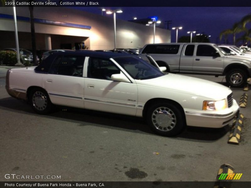 Cotillion White / Black 1999 Cadillac DeVille Sedan