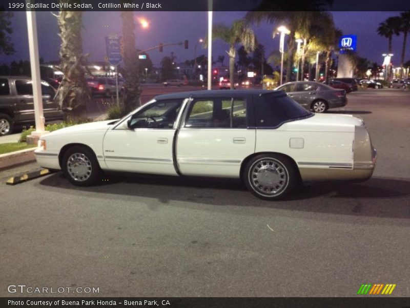 Cotillion White / Black 1999 Cadillac DeVille Sedan