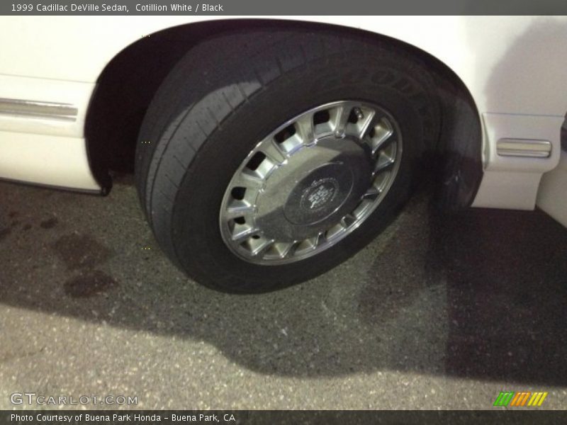 Cotillion White / Black 1999 Cadillac DeVille Sedan