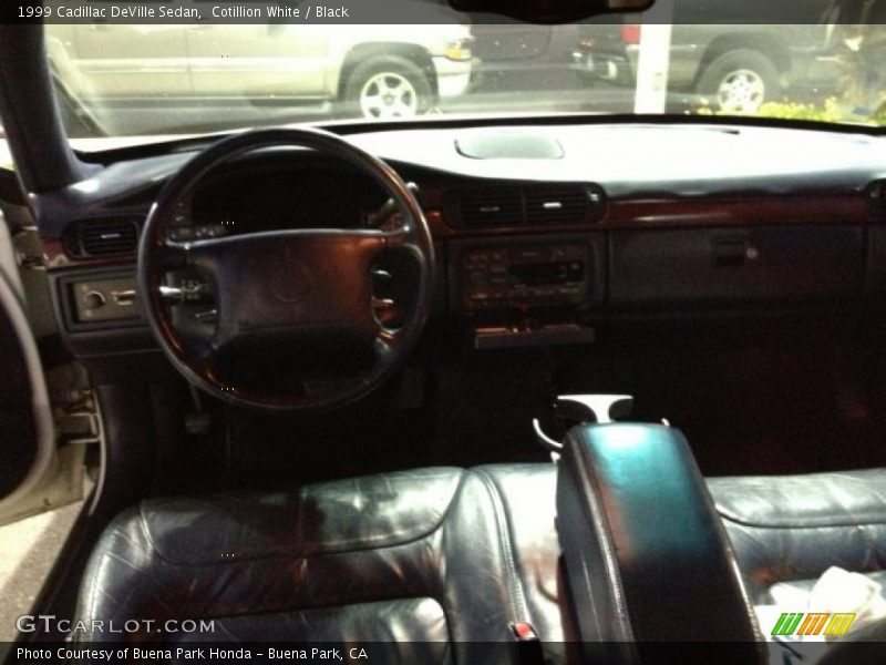 Cotillion White / Black 1999 Cadillac DeVille Sedan