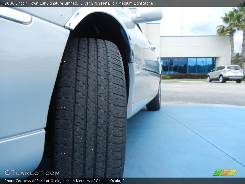 Silver Birch Metallic / Medium Light Stone 2006 Lincoln Town Car Signature Limited