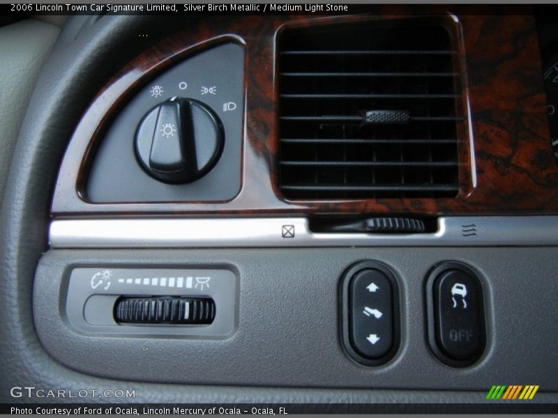 Silver Birch Metallic / Medium Light Stone 2006 Lincoln Town Car Signature Limited