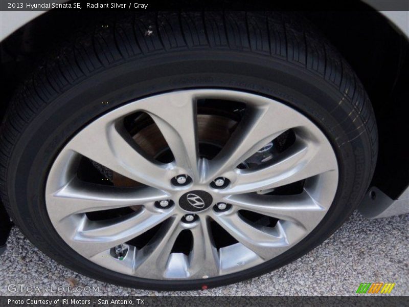 Radiant Silver / Gray 2013 Hyundai Sonata SE