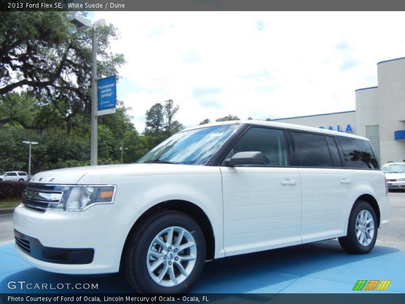 Front 3/4 View of 2013 Flex SE