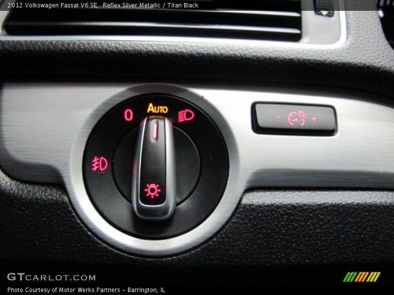 Reflex Silver Metallic / Titan Black 2012 Volkswagen Passat V6 SE