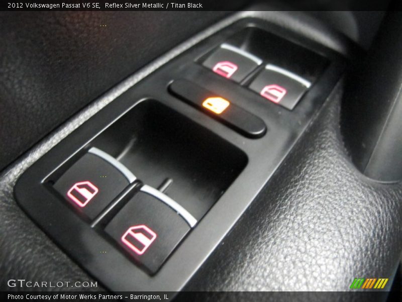 Reflex Silver Metallic / Titan Black 2012 Volkswagen Passat V6 SE