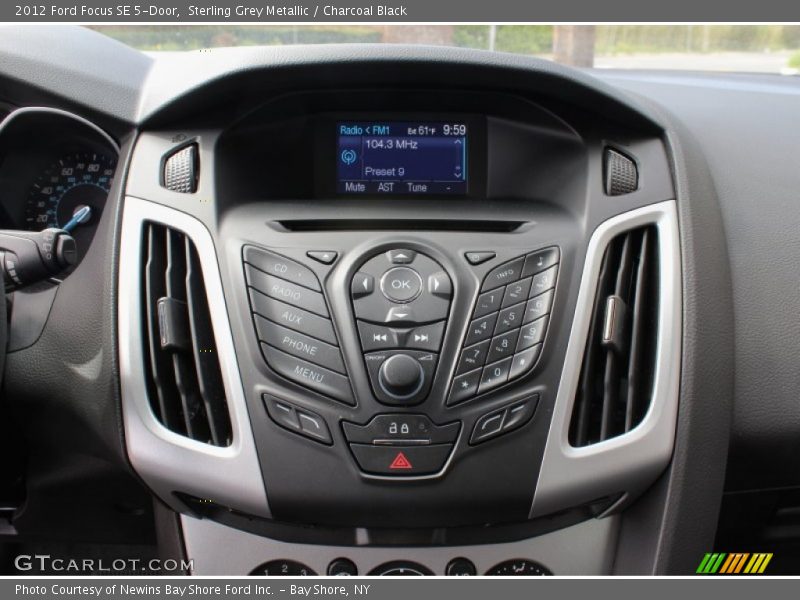 Controls of 2012 Focus SE 5-Door