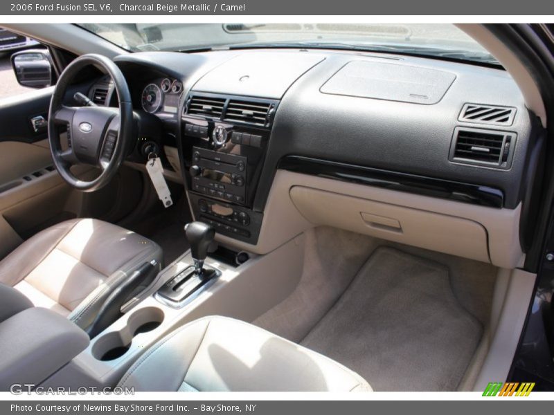 Dashboard of 2006 Fusion SEL V6