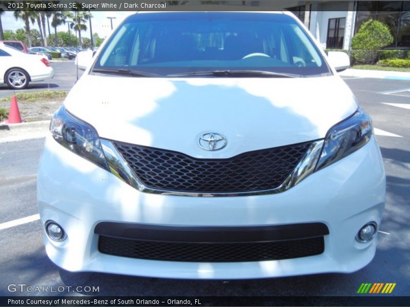 Super White / Dark Charcoal 2012 Toyota Sienna SE