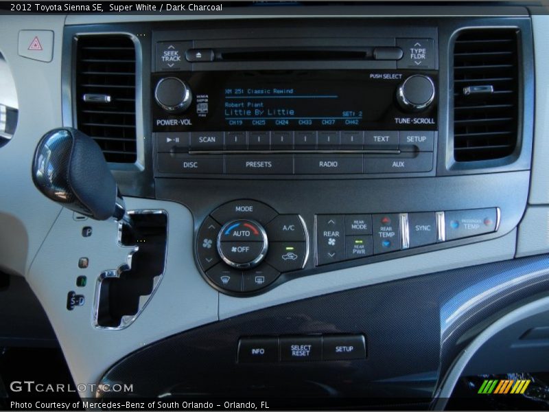 Super White / Dark Charcoal 2012 Toyota Sienna SE