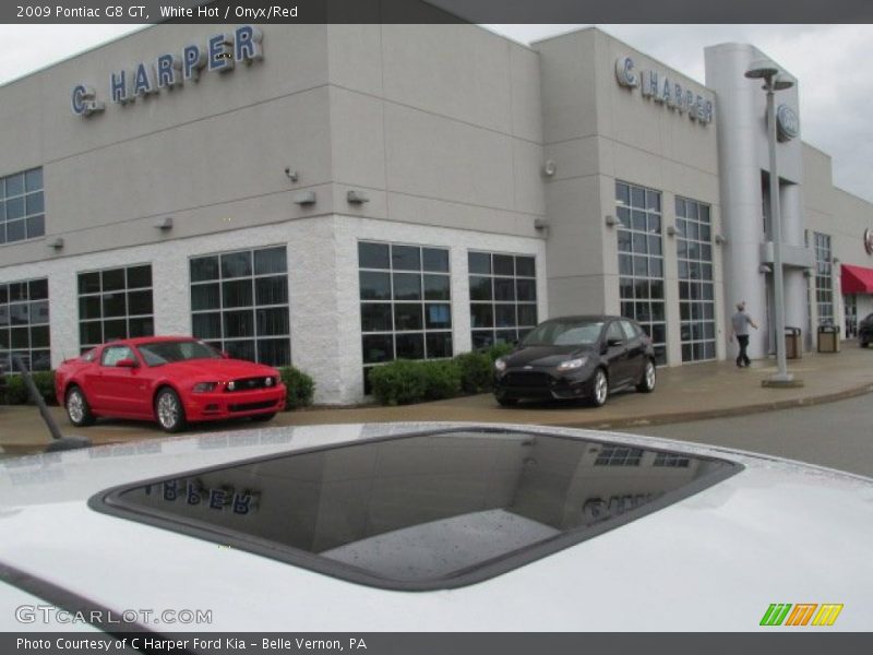White Hot / Onyx/Red 2009 Pontiac G8 GT