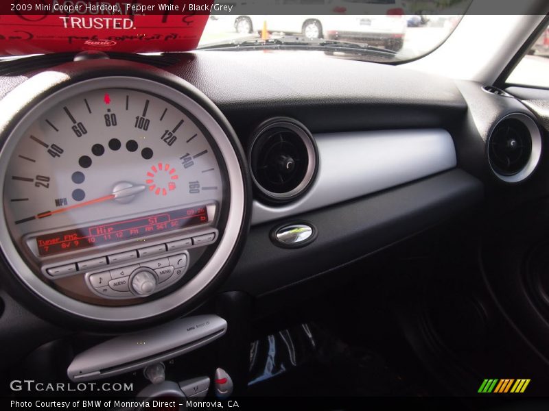 Pepper White / Black/Grey 2009 Mini Cooper Hardtop