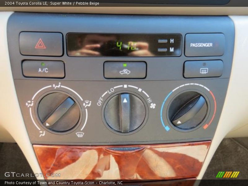 Super White / Pebble Beige 2004 Toyota Corolla LE