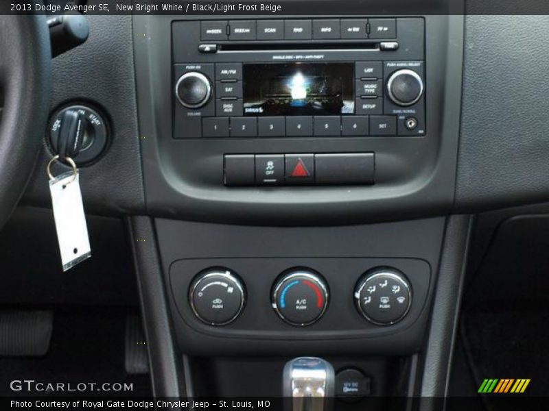 New Bright White / Black/Light Frost Beige 2013 Dodge Avenger SE