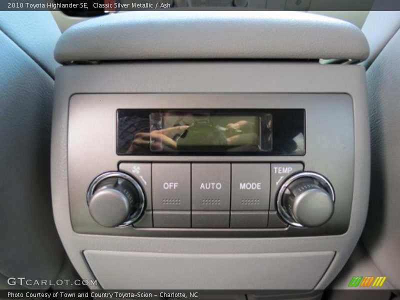 Classic Silver Metallic / Ash 2010 Toyota Highlander SE