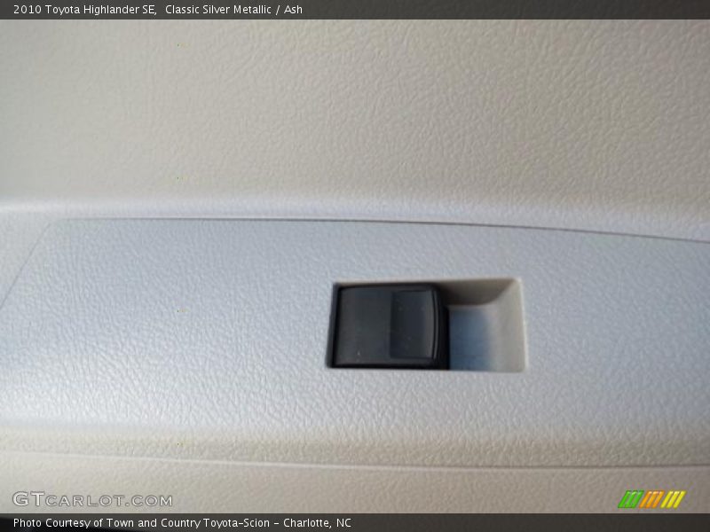 Classic Silver Metallic / Ash 2010 Toyota Highlander SE