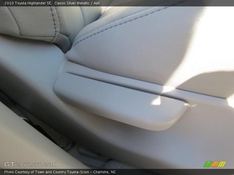 Classic Silver Metallic / Ash 2010 Toyota Highlander SE
