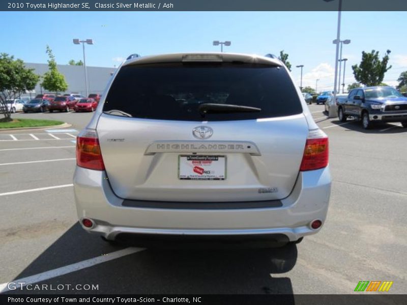 Classic Silver Metallic / Ash 2010 Toyota Highlander SE