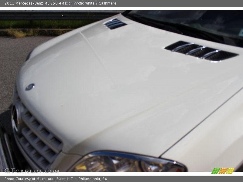 Arctic White / Cashmere 2011 Mercedes-Benz ML 350 4Matic