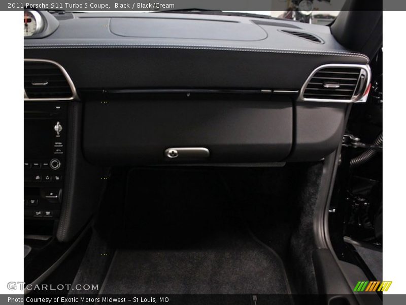 Dashboard of 2011 911 Turbo S Coupe