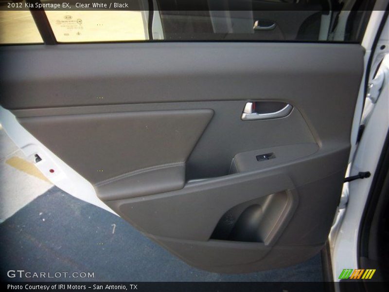 Clear White / Black 2012 Kia Sportage EX